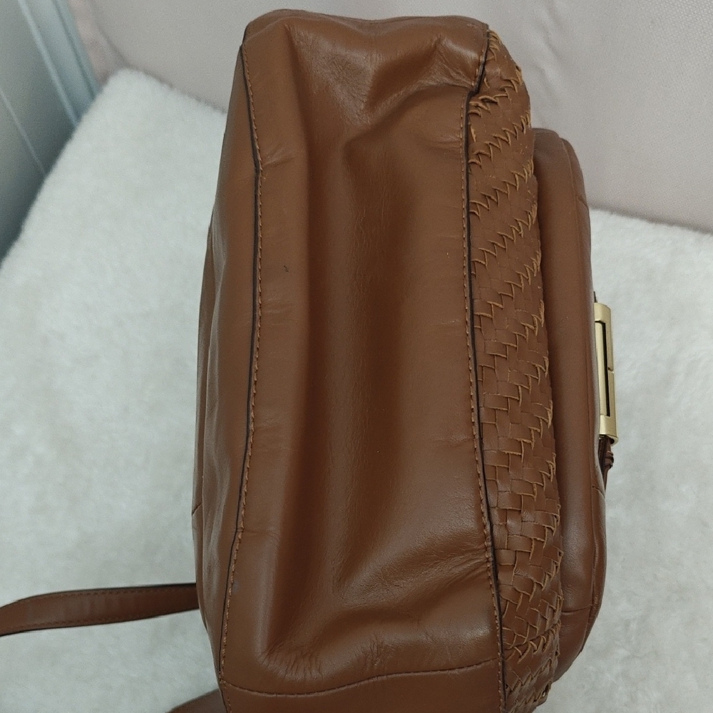 Elegant Brown Woven Leather Shoulder Bag - Picture 5 of 9
